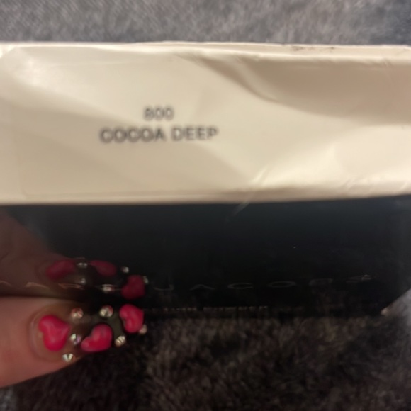Marc Jacobs 800 Cocoa Deep Perfection Powder - Picture 5 of 5